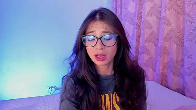 Snapshot of riley_bensongh chatting on 09-26-25, 08:46 riley bensongh online show from 09-26-25, 08:46