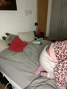 OliviaaFischer online show from 04-19-26, 07:16