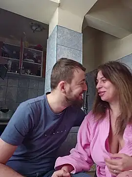 Snapshot of AlexAlice12 chatting on 01-11-26, 01:05 AlexAlice12 online show from 01-11-26, 01:05