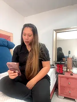 emma hot2006 online show from 09-17-25, 03:35