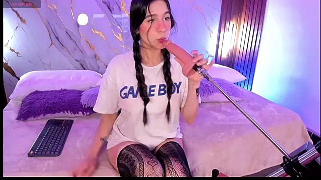 Emmiicute online show from 03-20-26, 08:35