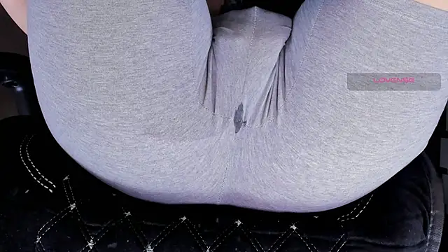 Cameltoe squirt inPants online show from 09-10-25, 03:23