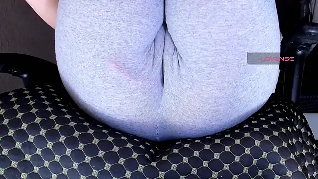 Cameltoe squirt inPants online show from 02-13-26, 12:12