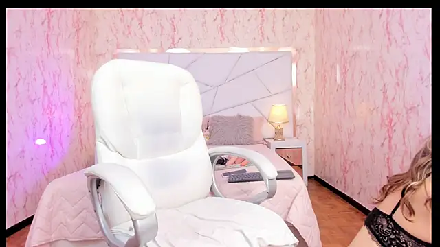 Emily Whinfre online show from 09-25-25, 08:34