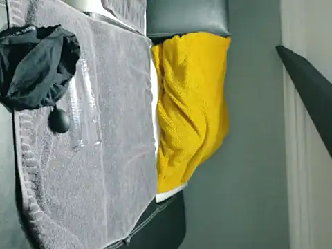 Snapshot of slavic_boy_39 chatting on 12-05-25, 06:37 slavic boy 39 online show from 12-05-25, 06:37