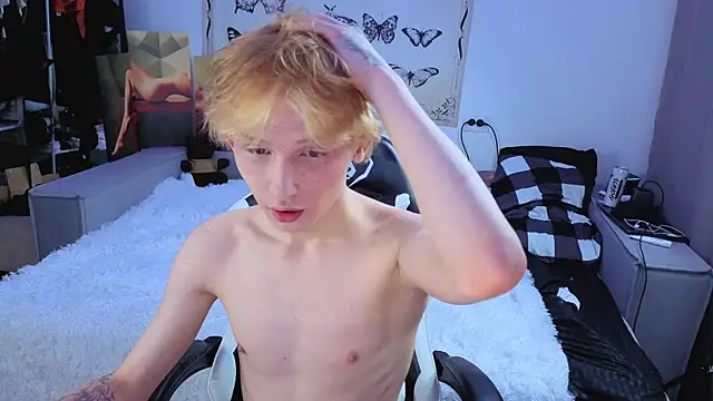 Your avatar online show from 11-11-25, 07:58