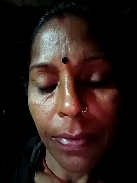 Snapshot of Suhana_pandit chatting on 10-11-25, 10:30 Suhana pandit online show from 10-11-25, 10:30