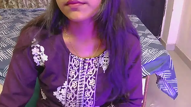 Snapshot of hoty-priya chatting on 06-19-26, 05:23 hoty-priya online show from 06-19-26, 05:23
