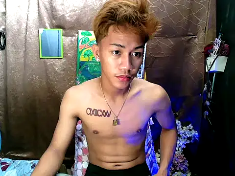 Snapshot of naughtyboyloy_0 chatting on 09-23-25, 04:04 naughtyboyloy 0 online show from 09-23-25, 04:04