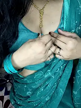 Snapshot of PRIYA_22 chatting on 09-19-25, 09:59 PRIYA 22 online show from 09-19-25, 09:59