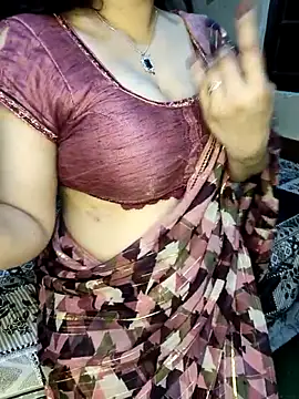 Snapshot of PRIYA_22 chatting on 10-01-25, 11:16 PRIYA 22 online show from 10-01-25, 11:16