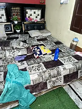Snapshot of PRIYA_22 chatting on 10-03-25, 02:19 PRIYA 22 online show from 10-03-25, 02:19