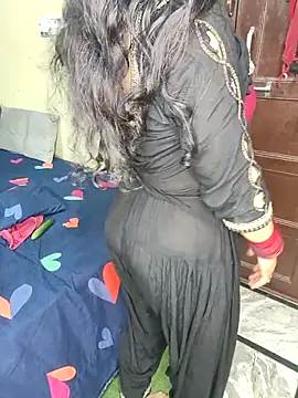 Snapshot of PRIYA_22 chatting on 10-12-25, 03:49 PRIYA 22 online show from 10-12-25, 03:49
