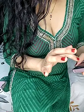 Snapshot of PRIYA_22 chatting on 10-15-25, 01:00 PRIYA 22 online show from 10-15-25, 01:00