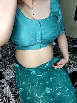 Snapshot of PRIYA_22 chatting on 10-21-25, 12:39 PRIYA 22 online show from 10-21-25, 12:39