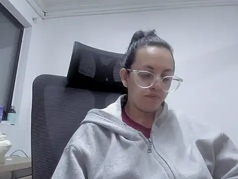 Snapshot of dalila_macherano1 chatting on 10-10-25, 11:04 dalila macherano1 online show from 10-10-25, 11:04