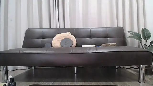 Snapshot of Liz_Hu chatting on 12-04-25, 09:51 Liz Hu online show from 12-04-25, 09:51