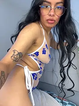 Melissa coch online show from 11-15-25, 04:47