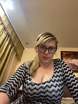 Crystal00Girl online show from 09-30-25, 08:58