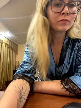 Crystal00Girl online show from 10-18-25, 09:04