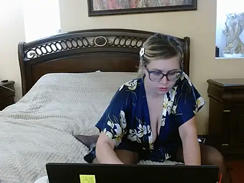 Crystal00Girl online show from 11-14-25, 07:34