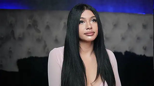 Snapshot of GiuliaSya chatting on 09-15-25, 09:04 GiuliaSya online show from 09-15-25, 09:04