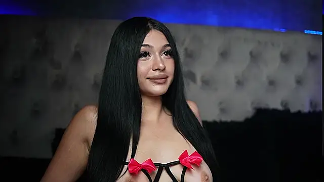 Snapshot of GiuliaSya chatting on 09-18-25, 06:21 GiuliaSya online show from 09-18-25, 06:21