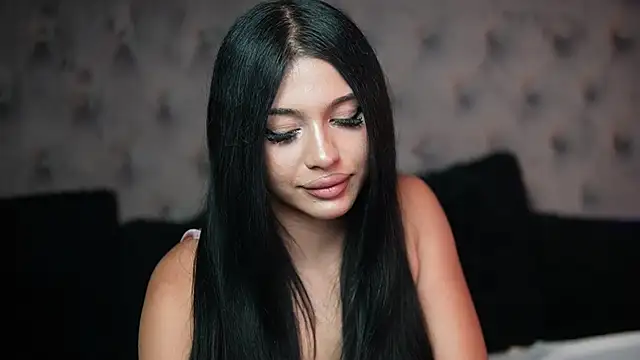 Snapshot of GiuliaSya chatting on 09-23-25, 08:45 GiuliaSya online show from 09-23-25, 08:45