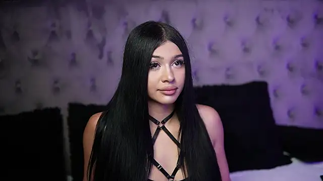 Snapshot of GiuliaSya chatting on 10-08-25, 07:00 GiuliaSya online show from 10-08-25, 07:00