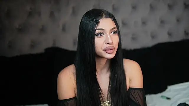 Snapshot of GiuliaSya chatting on 10-11-25, 10:08 GiuliaSya online show from 10-11-25, 10:08