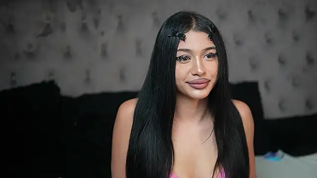Snapshot of GiuliaSya chatting on 10-15-25, 09:26 GiuliaSya online show from 10-15-25, 09:26