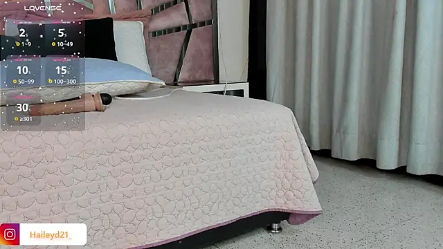 Snapshot of HaileyDuke chatting on 09-22-25, 05:37 HaileyDuke online show from 09-22-25, 05:37