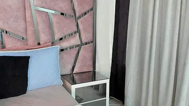 Snapshot of HaileyDuke chatting on 10-24-25, 12:23 HaileyDuke online show from 10-24-25, 12:23