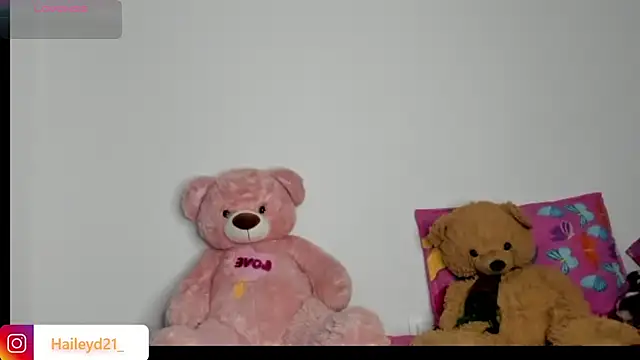 Snapshot of HaileyDuke chatting on 01-09-26, 08:10 HaileyDuke online show from 01-09-26, 08:10