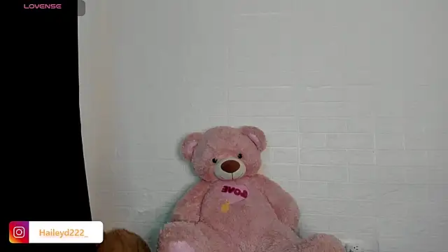 Snapshot of HaileyDuke chatting on 05-27-26, 12:51 HaileyDuke online show from 05-27-26, 12:51
