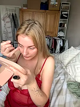 Snapshot of Layla_20_ chatting on 10-10-25, 12:26 Layla 20  online show from 10-10-25, 12:26