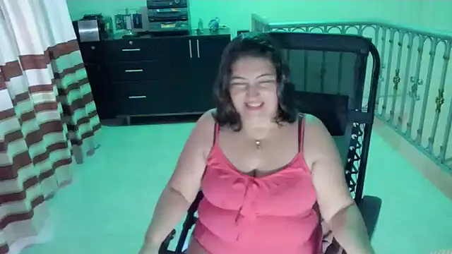 Snapshot of lina_maria99 chatting on 04-21-26, 10:45 lina maria99 online show from 04-21-26, 10:45