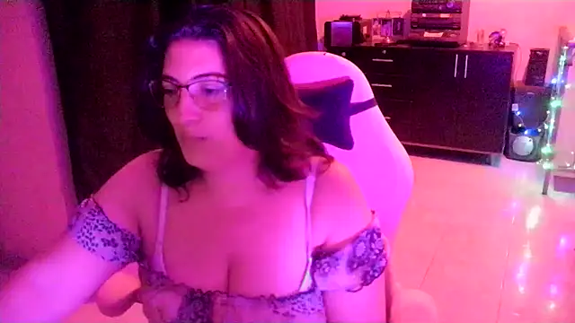 Snapshot of lina_maria99 chatting on 04-28-26, 02:27 lina maria99 online show from 04-28-26, 02:27