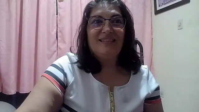 Snapshot of lina_maria99 chatting on 05-19-26, 01:11 lina maria99 online show from 05-19-26, 01:11