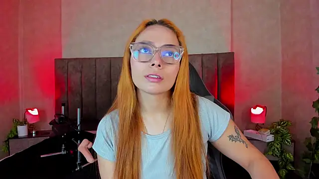 LanaMills  online show from 10-19-25, 05:08