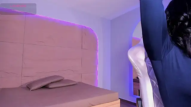 HannahMontgomery online show from 11-25-25, 04:40