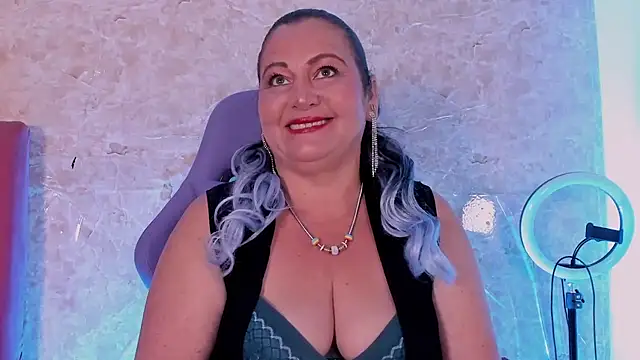 PalomaLombardi online show from 11-11-25, 08:09