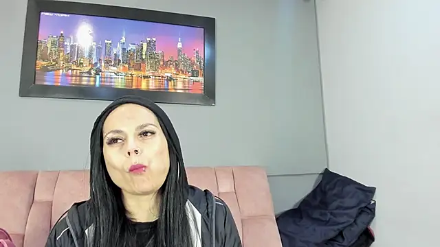 Snapshot of CharlotteCottin chatting on 05-12-26, 11:18 CharlotteCottin online show from 05-12-26, 11:18