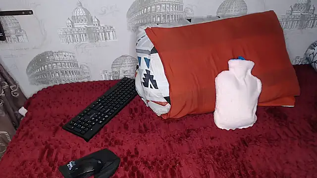 Snapshot of Lunalee chatting on 06-21-26, 10:18 Lunalee online show from 06-21-26, 10:18