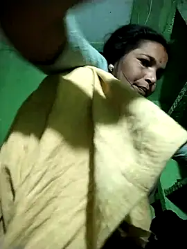 Snapshot of Hot_Kajal5 chatting on 10-16-25, 11:06 Hot Kajal5 online show from 10-16-25, 11:06