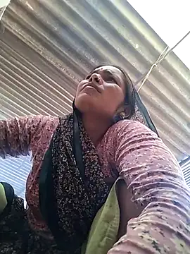 Snapshot of Hot_Kajal5 chatting on 10-18-25, 02:47 Hot Kajal5 online show from 10-18-25, 02:47