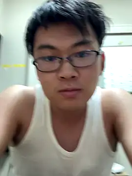 Snapshot of hiromu53 chatting on 10-10-25, 11:09 hiromu53 online show from 10-10-25, 11:09