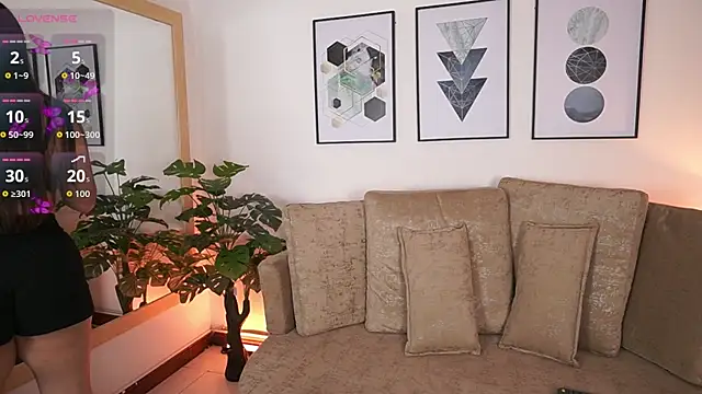 Snapshot of MilaCrave chatting on 09-18-25, 11:45 MilaCrave online show from 09-18-25, 11:45