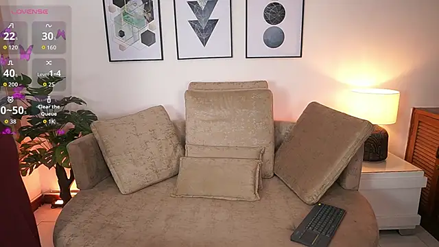 Snapshot of MilaCrave chatting on 09-25-25, 11:36 MilaCrave online show from 09-25-25, 11:36