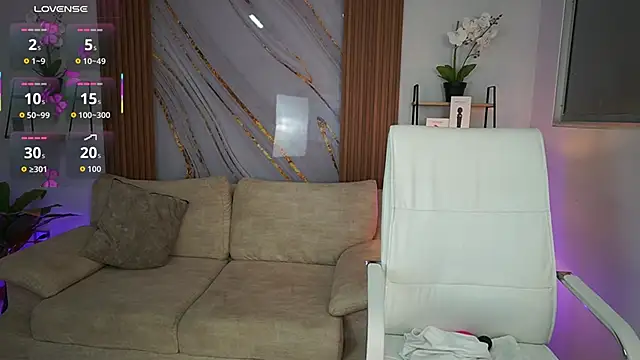 Snapshot of MilaCrave chatting on 10-07-25, 11:40 MilaCrave online show from 10-07-25, 11:40